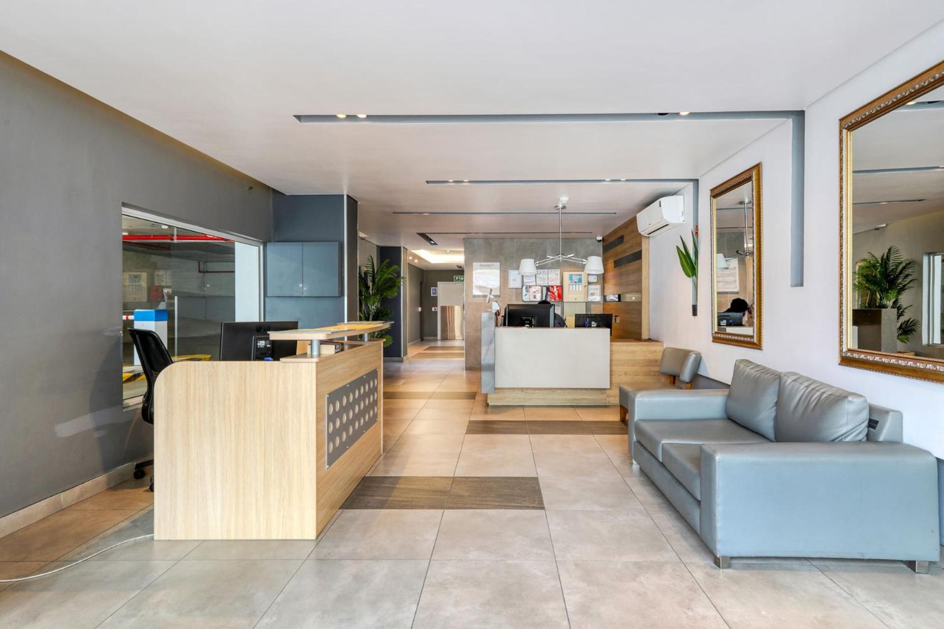 Backup-powered Elegant Balcony Apartment *